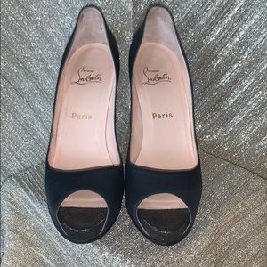 CHRISTIAN LOUBOUTIN BLACK VERY PRIVE SATIN PUMPS